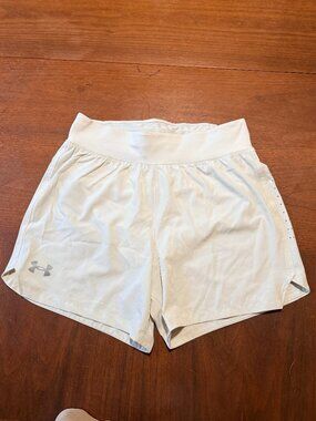 White Pull on Under Armour 4" Running Shorts sz S